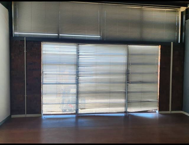 280M² FACTORY RENTED IN SAXENBURG PARK 1